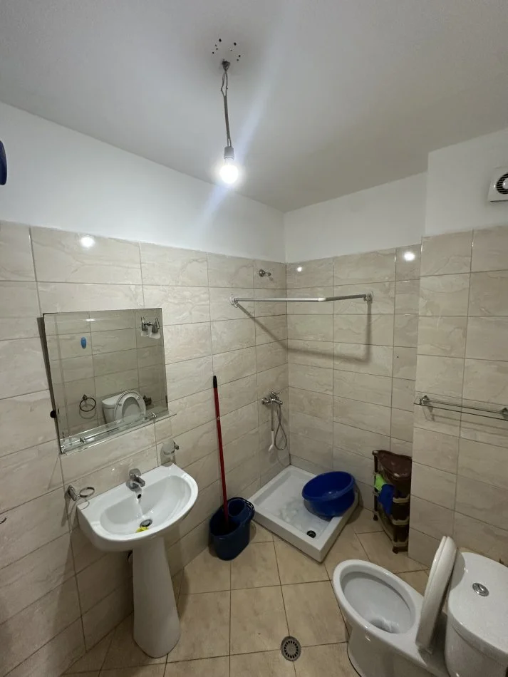 Tirane, jap me qera apartament 1+1 Kati 2, 72 m² 350 € (2 palmarlt)
