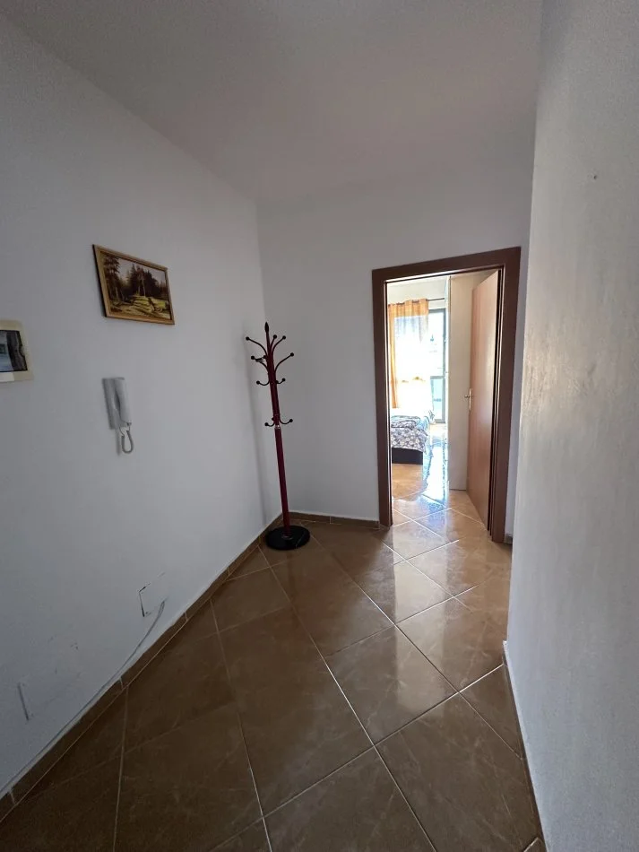 Tirane, jap me qera apartament 1+1 Kati 2, 72 m² 350 € (2 palmarlt)