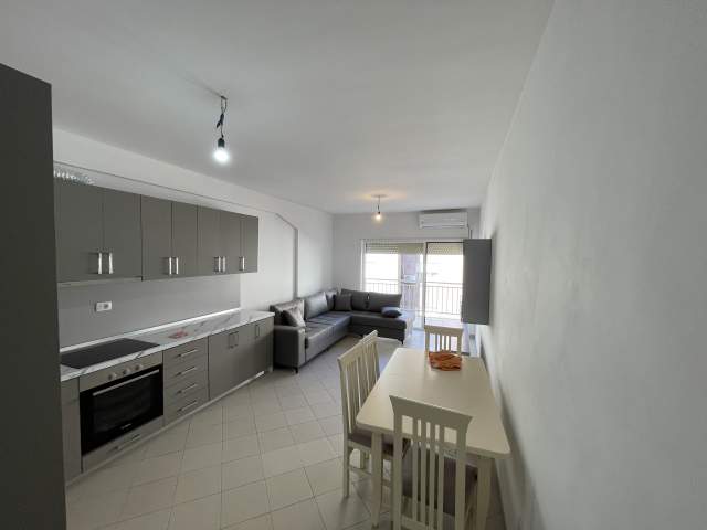 Durres, jepet me qera apartament 2+1+A+BLK Kati 3, 90 m² 300 Euro (Rruga pavarsia)
