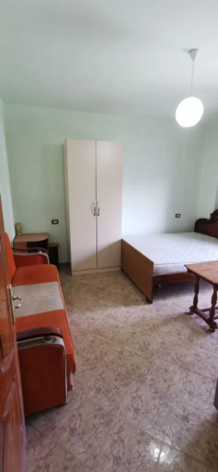Tirane, jepet me qera shtepi Kati 3, 35 m² 220 € (Rruga Jordan Misja prane Kolegjit Beder)