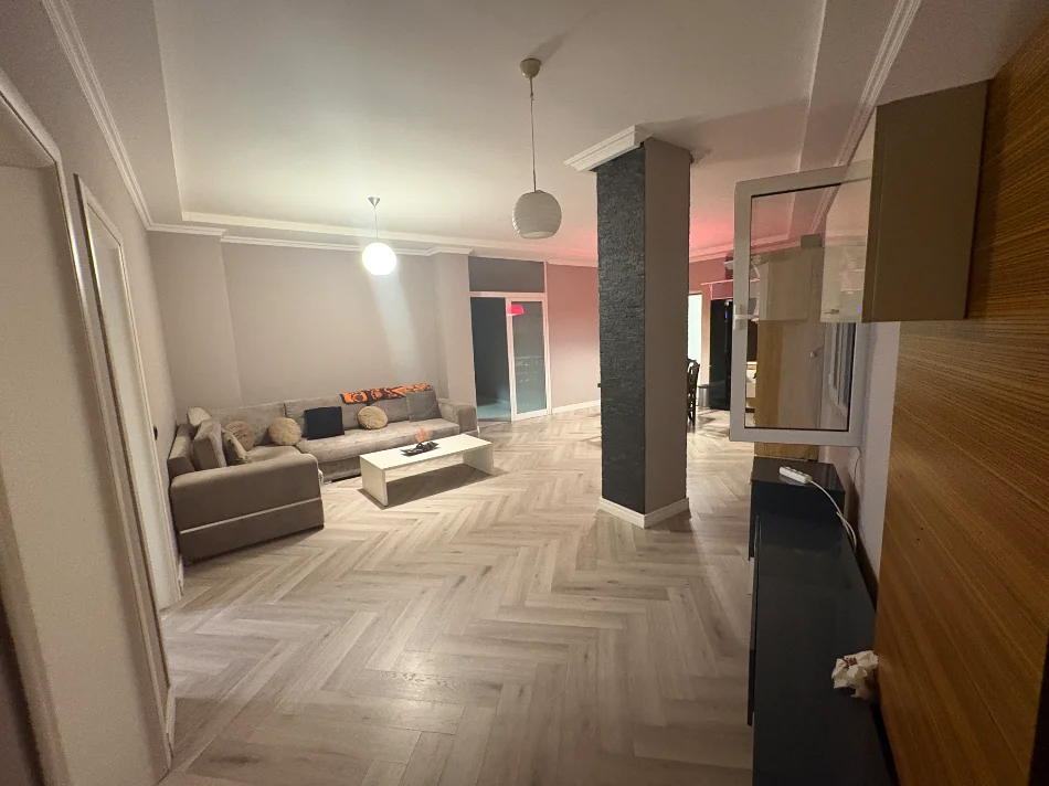 Tirane, jepet me qera apartament 3+1 Kati 1, 450 € (Rruga:”Irfan Tërshana”)