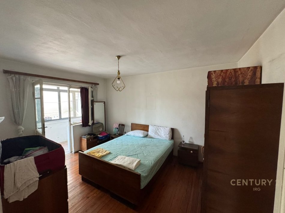 Tirane, jepet me qera apartament 1+1+Aneks+Ballkon Kati 2, 73 m² 551 € (Rr.Reshit Petrela)