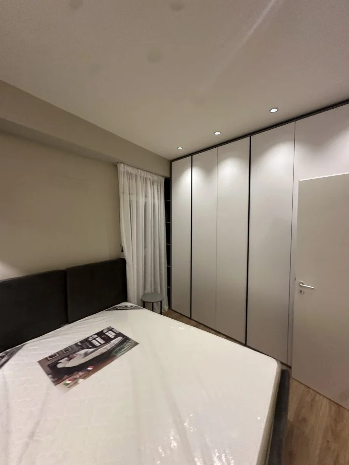 Tirane, jepet me qera apartament 1+1+Ballkon Kati 7 (Pashko Hysa)