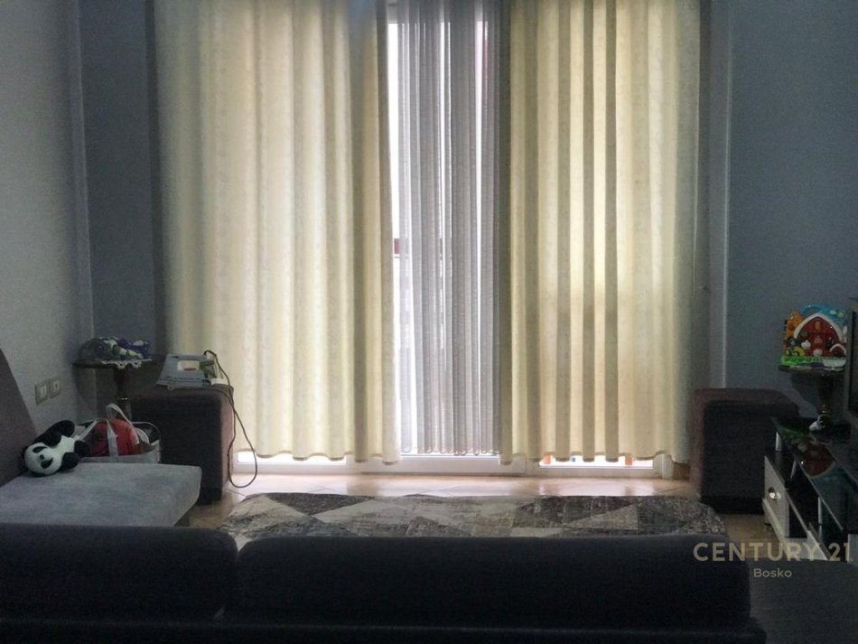 Tirane, jepet me qera apartament 2+1 Kati 4, 90 m² 500 € (Rruga e dibres)