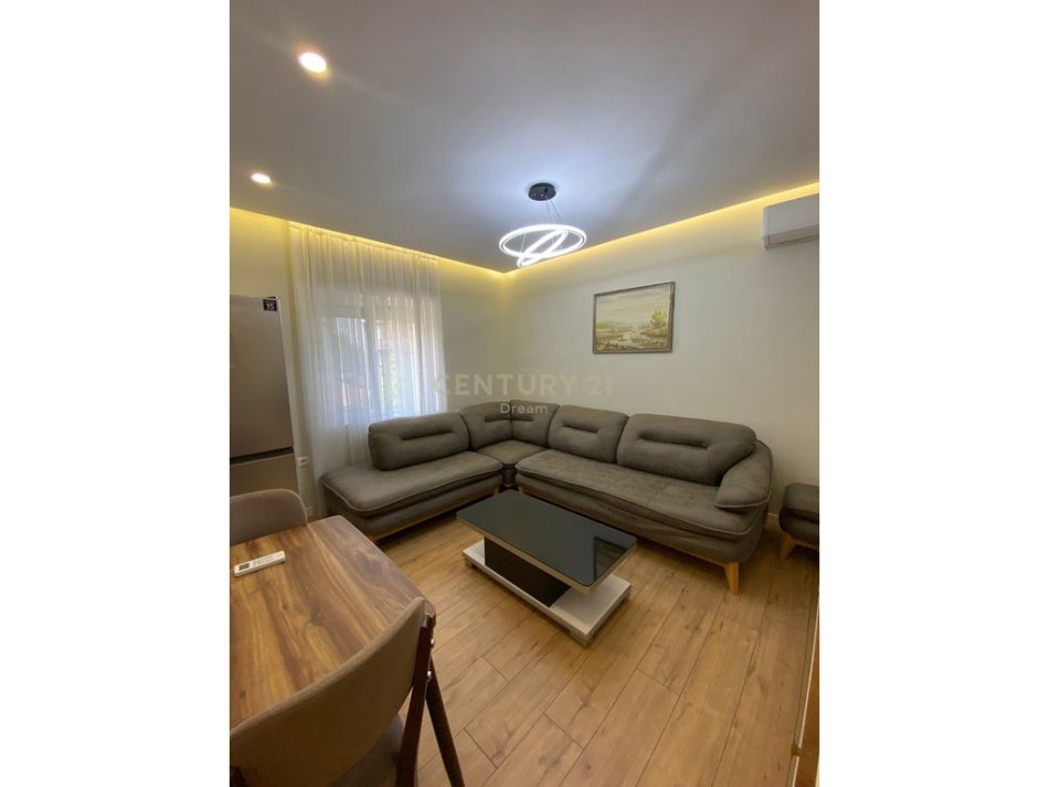 Tirane, jepet me qera apartament 1+1 Kati 3, 551 € (Xhanfize Keko)