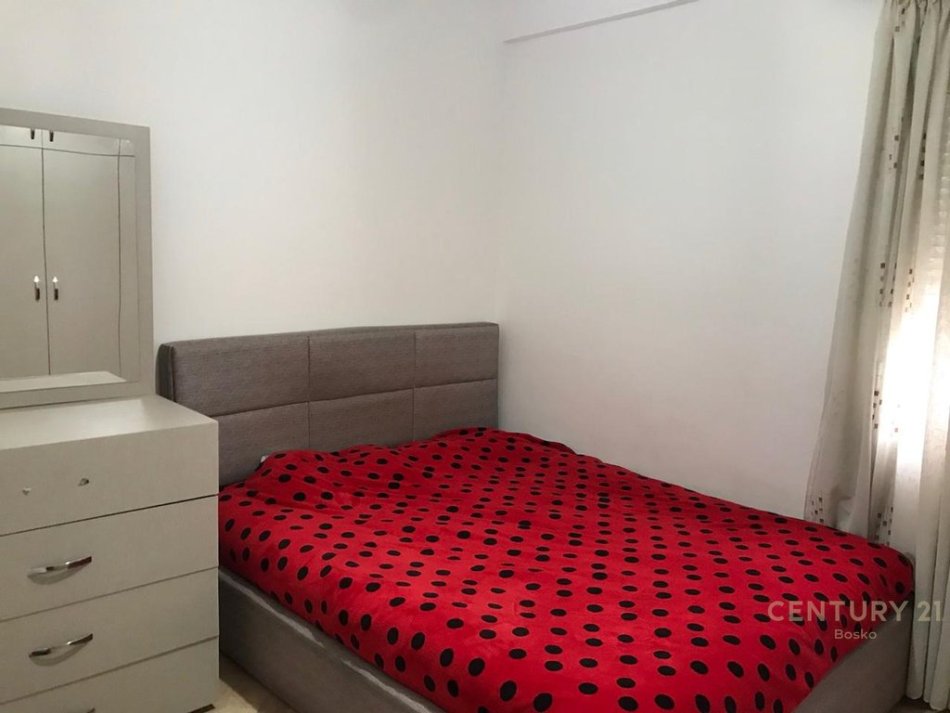 Tirane, jepet me qera apartament 2+1 Kati 4, 90 m² 500 € (Rruga e dibres)