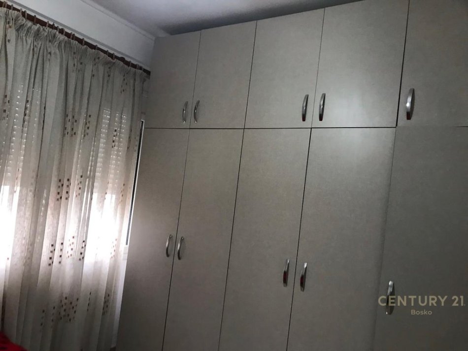 Tirane, jepet me qera apartament 2+1 Kati 4, 90 m² 500 € (Rruga e dibres)