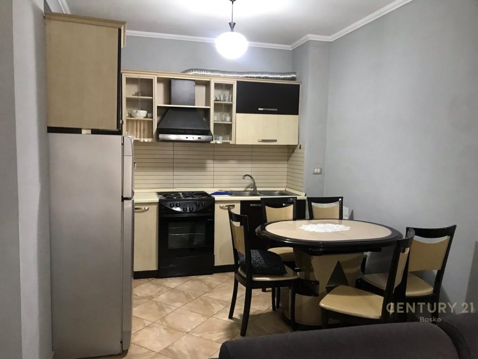 Tirane, jepet me qera apartament 2+1 Kati 4, 90 m² 500 € (Rruga e dibres)