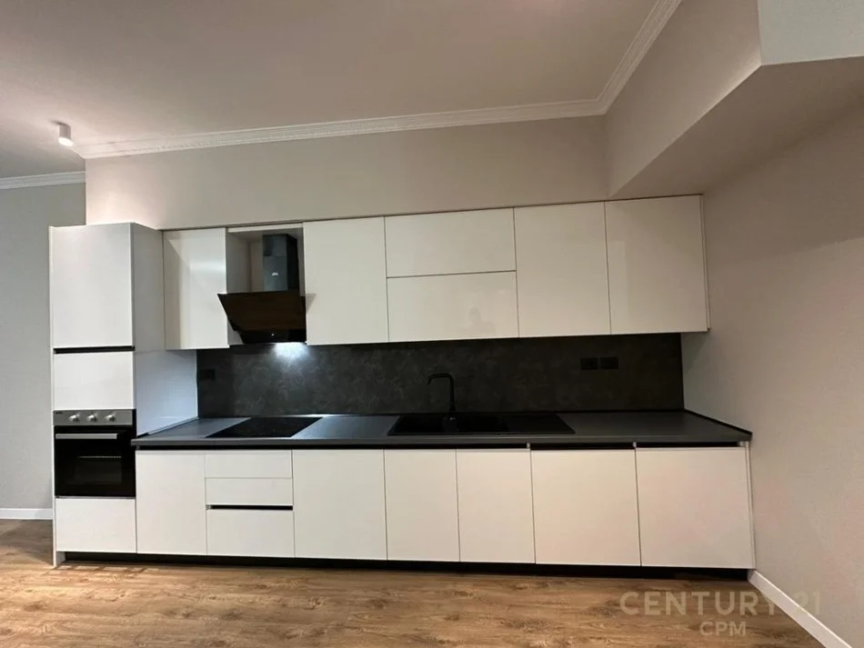 Tirane, jepet me qera apartament 2+1+Aneks+Ballkon Kati 1, 120 m² 900 € (Komuna Parisit)