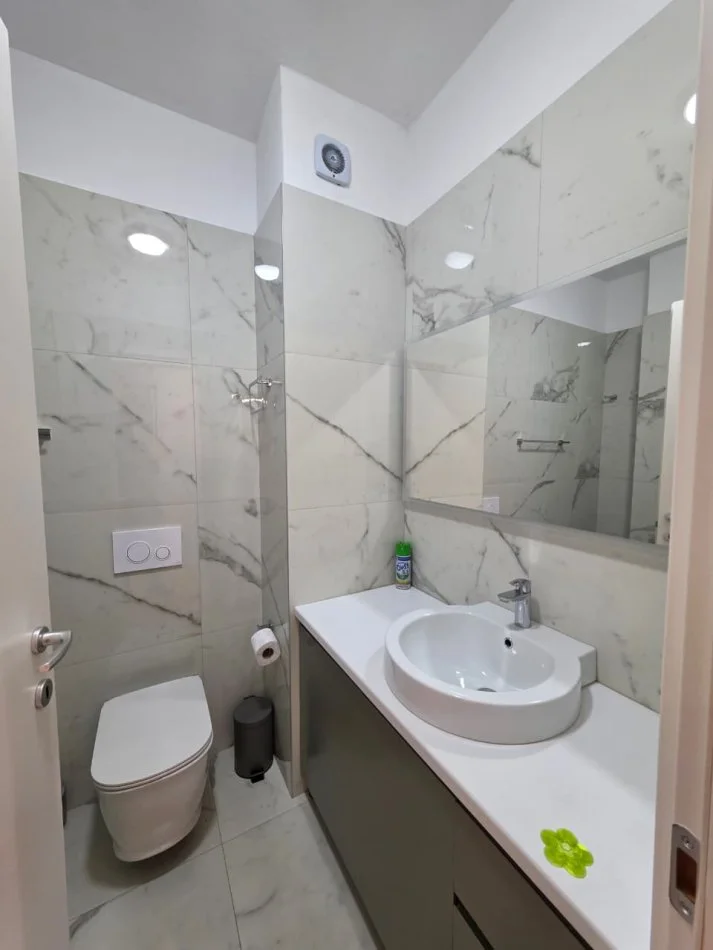 Tirane, jepet me qera apartament , 80 m² 850 € 