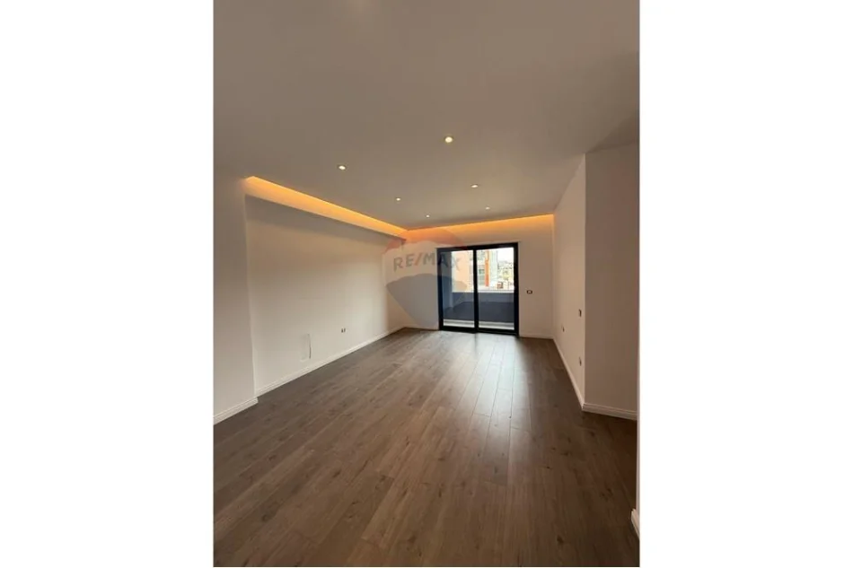 Tirane, shitet apartament 1+1 , 129 m² 235.000 € 