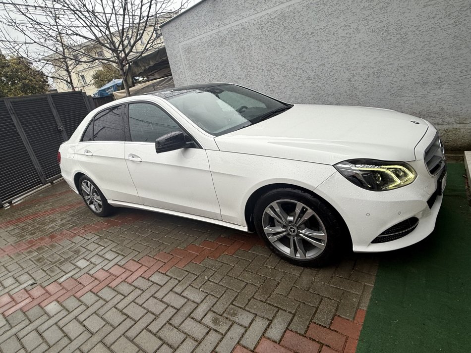 Tirane, shitet makine Mercedes Benz Nafte, e bardhë automatik Klima 226.000 km 12.500 €