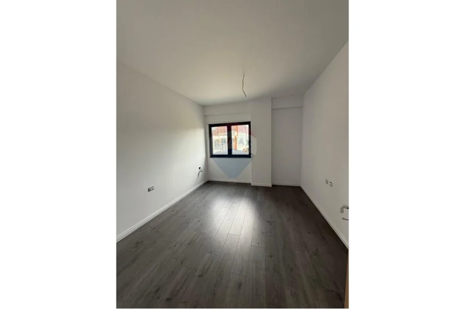 Tirane, shitet apartament 1+1 , 129 m² 235.000 € 