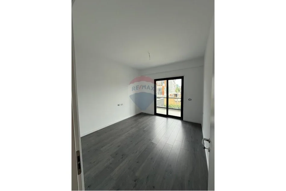 Tirane, shitet apartament 1+1 , 129 m² 235.000 € 
