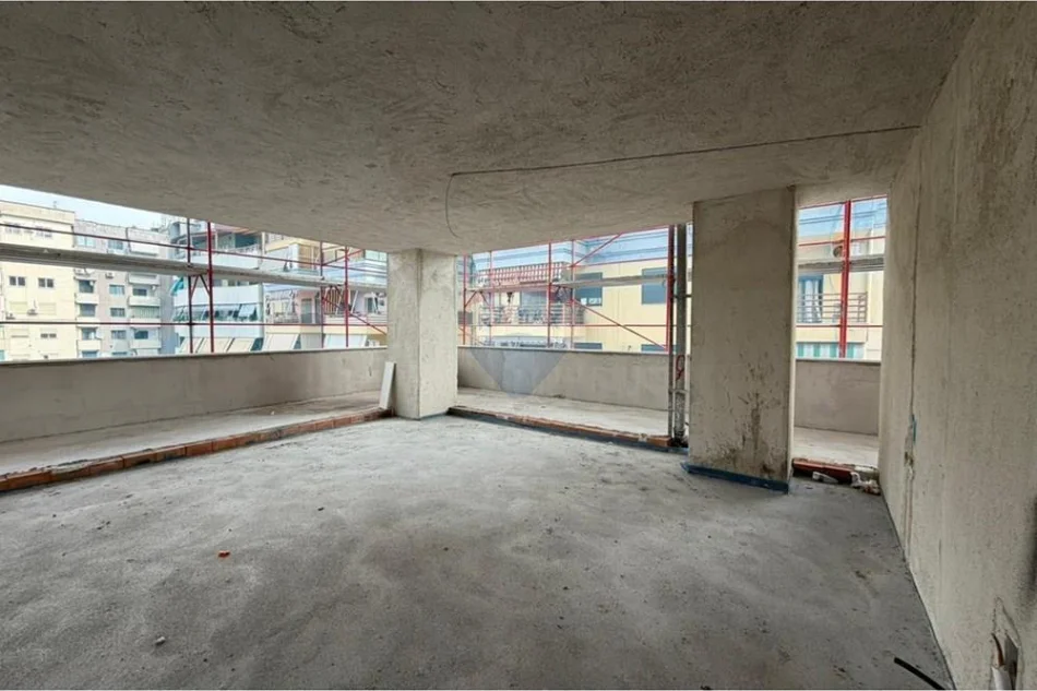 Tirane, shitet apartament duplex Dublex , 205 m² 445.000 € 