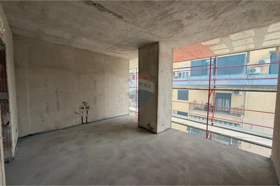 Tirane, shitet apartament duplex Dublex , 205 m² 445.000 € 