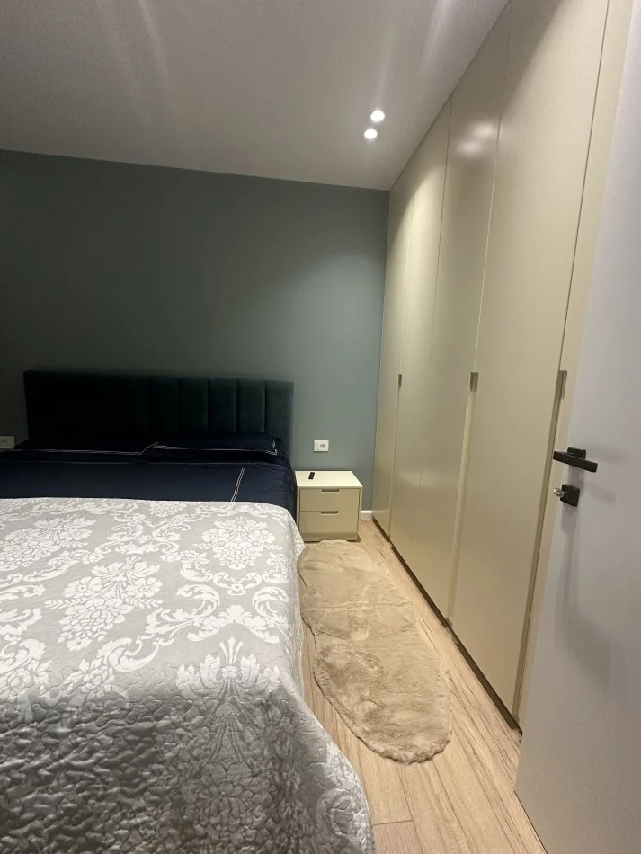 Tirane, jepet me qera apartament 1+1+Ballkon Kati 2, 70 m² 750 € (Rruga Faik Twrnova)