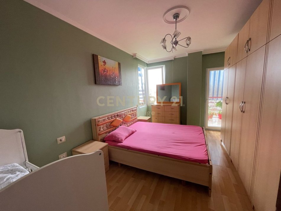 Tirane, jepet me qera apartament 2+1 Kati 3, 110 m² 470 € 