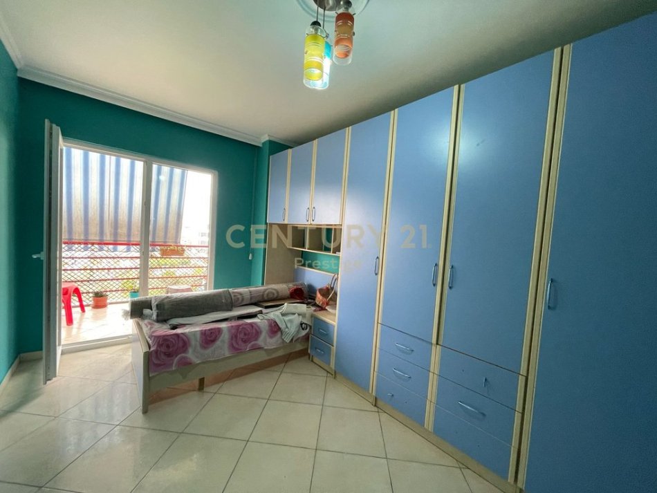 Tirane, jepet me qera apartament 2+1 Kati 3, 110 m² 470 € 