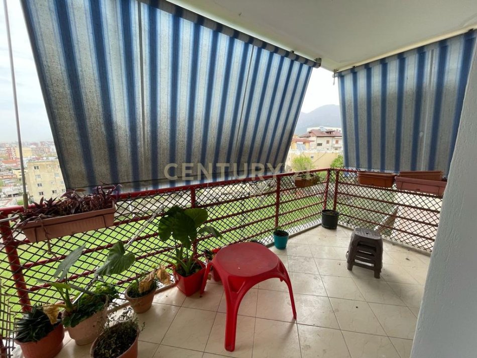 Tirane, jepet me qera apartament 2+1 Kati 3, 110 m² 470 € 