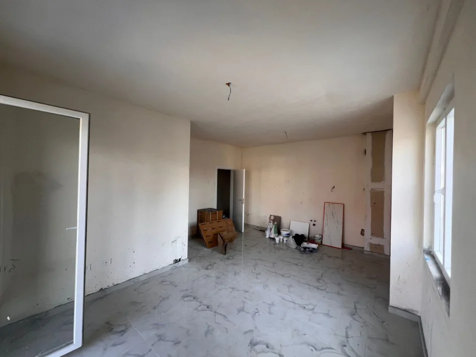 Tirane, jepet me qera ambjent biznesi Kati 0, 58 m² 350 € (Kamez)