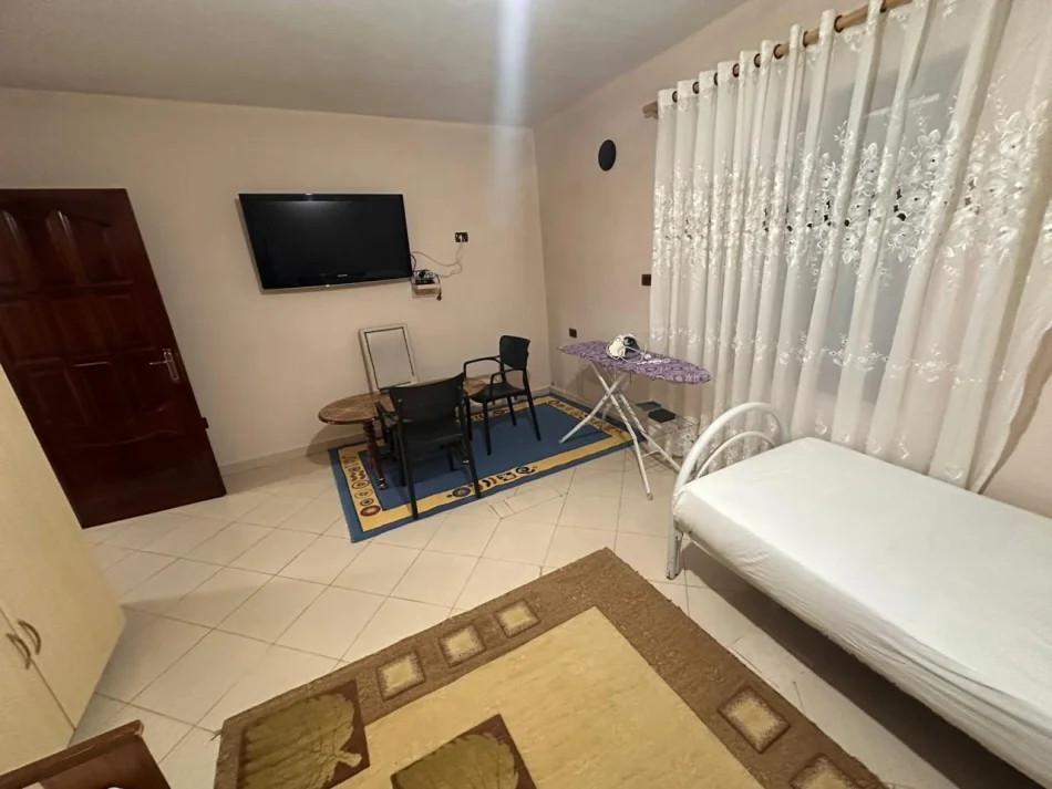 Tirane, apartament 1+1 Kati 1, 40 m² 300 € (Rruga Jordan Misja)