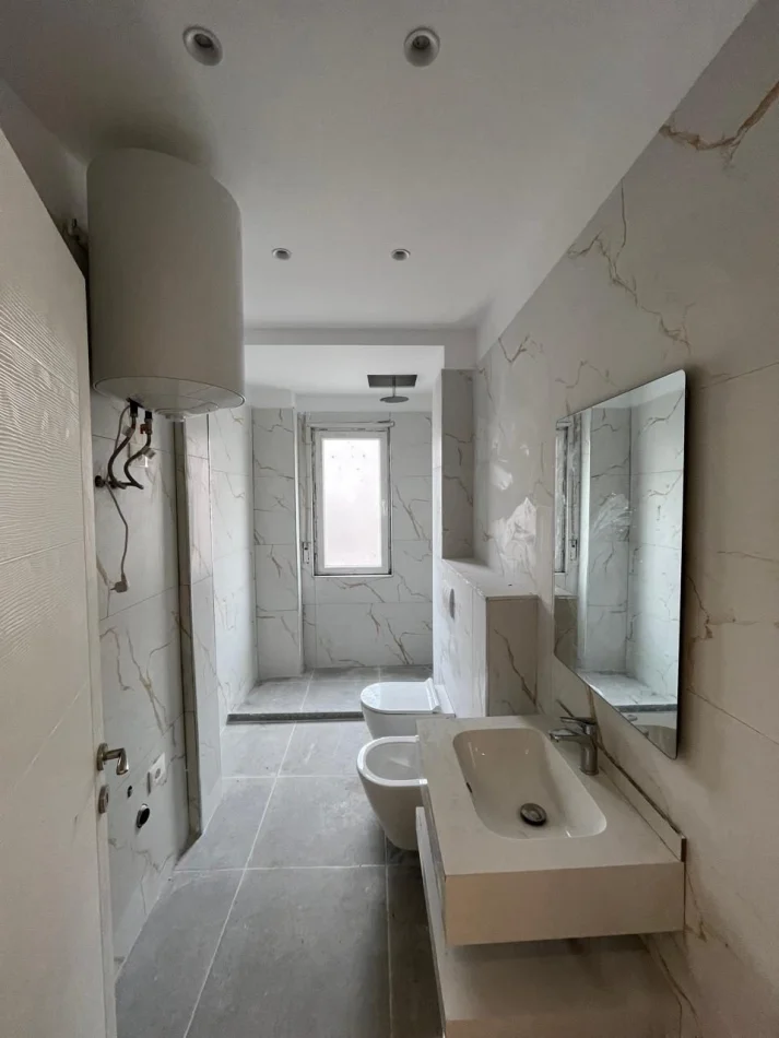 Tirane, jepet me qera apartament 2+1 Kati 4, 109 m² 600 € (Fresku)