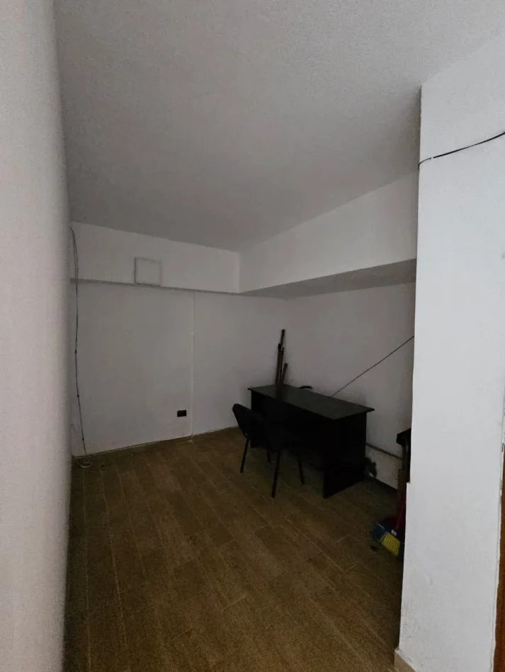 Tirane, jepet me qera ambjentbiznesi Kati 1, 62 m² 600 € (Ish Ekspozita)