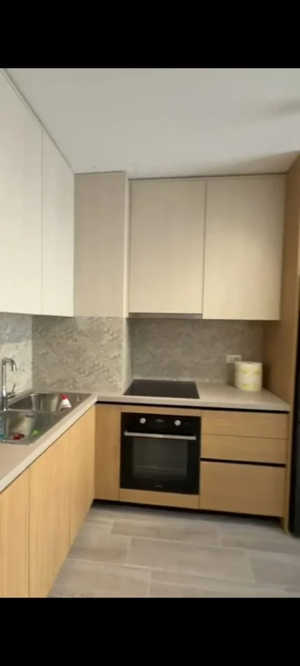 Tirane, jepet me qera apartament 1+1 Kati 5, 67 m² 450 € (Rruga 5 Maji)