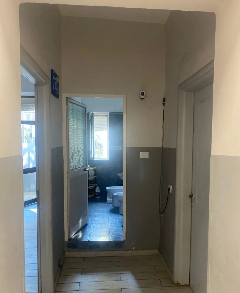 Tirane, jepet me qera ambjent biznesi Kati 3, 102 m² 780 € (Sheshi Willson 1000 E Muaj 2)