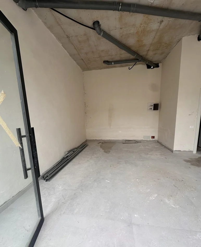 Tirane, jepet me qera ambjent biznesi Kati 1, 35 m² 600 € (Paskuqan)