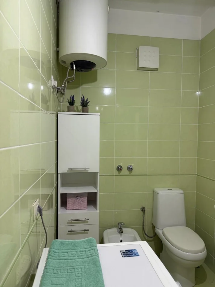 Tirane, jepet me qera apartament 1+1 Kati 8, 62 m² 700 € (Komuna E Parisit)