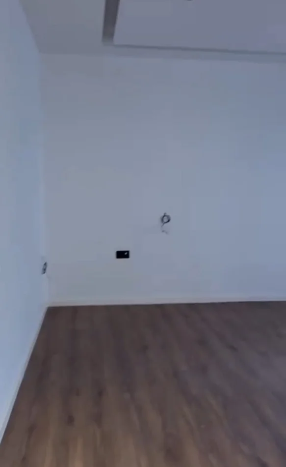 Tirane, jepet me qera ambjent biznesi Kati 1, 75 m² 700 € (Vasil Shanto)