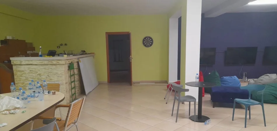 Tirane, jepet me qera ambjent biznesi Kati 1, 188 m² 1700 € (Bill Clinton Street)