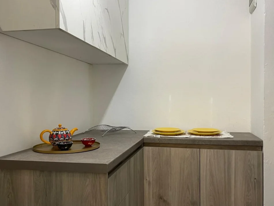 Tirane, jepet me qera ambjent biznesi Kati 0, 31 m² 430 € (Rruga Myslym Shyri)