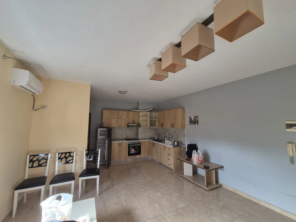 Tirane, jepet me qera apartament 2+1 Kati 7, 80 m² 700 € (Brryli)