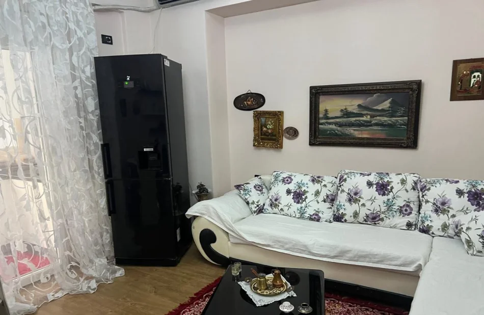 Tirane, jepet me qera apartament 2+1 Kati 4, 90 m² 600 € (Kristal Center)