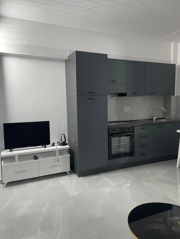 Tirane, jepet me qera apartament 1+1 Kati 1, 65 m² 400 € (Astir)