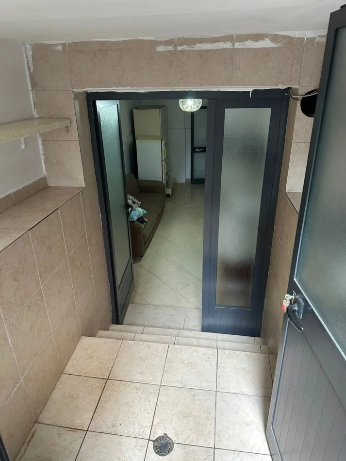 Tirane, jepet me qera apartament 1+1 Kati 1, 35 m² 260 € (Blloku)