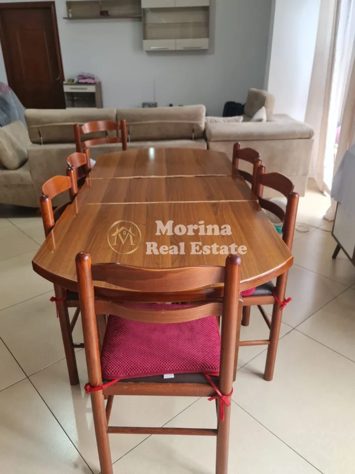 Tirane, jepet me qera apartament 3+1 Kati 6, 150 m² 500 € (Komisariati Nr 4)