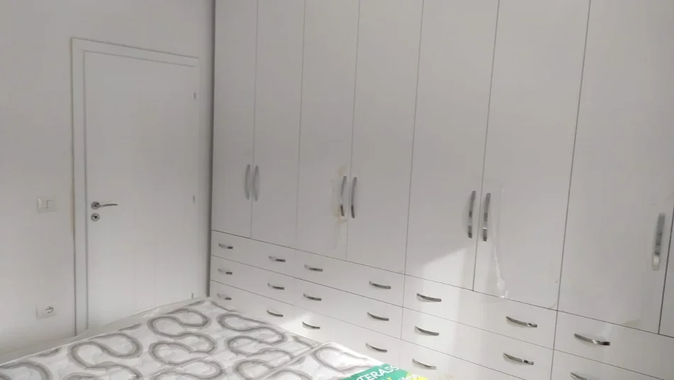 Tirane, jepet me qera apartament 1+1 Kati 3, 65 m² 500 € (Tek Xhamlliku Rruga Xhanfize Keko)