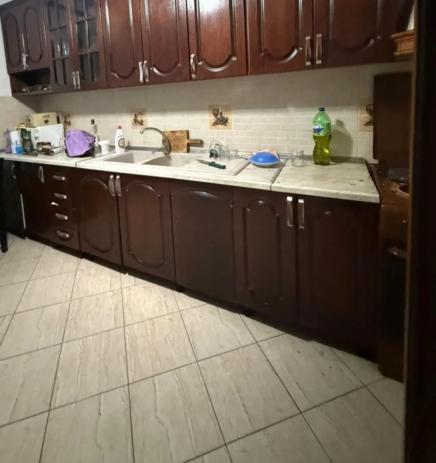 Tirane, jepet me qera apartament 2+1 Kati 0, 85 m² 400 € (Rruga 5 Maji)