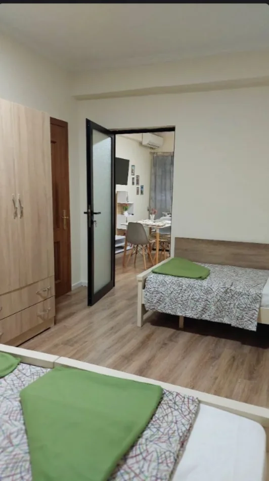 Tirane, jepet me qera apartament 1+1 Kati 1, 55 m² 600 € (Rruga Myslym Shyri)