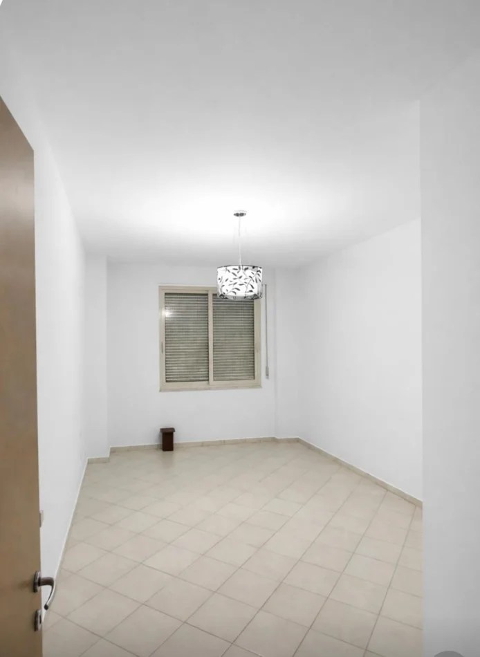 Tirane, shitet apartament 1+1 Kati 8, 186000 € (Ish Tregu Elektrik -Muzeu I Shkencave)