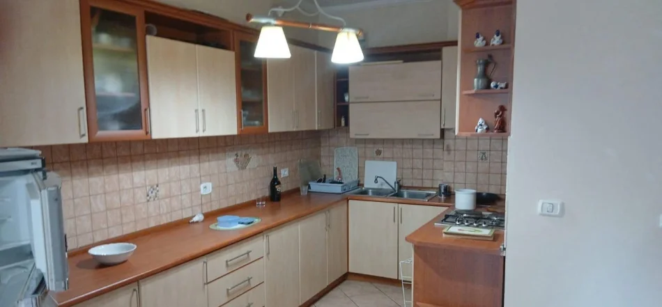 Tirane, jepet me qera ambjent biznesi Kati 3, 147 m² 1.200 € (Bulevardi Gjergj Fishta)