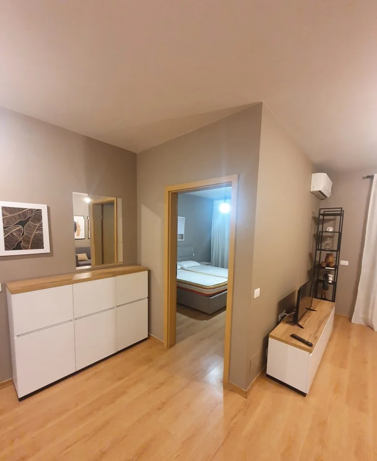 Tirane, jepet me qera apartament 1+1 Kati 2, 65 m² 550 € (Dhjetori Kompleksi Kontakt)