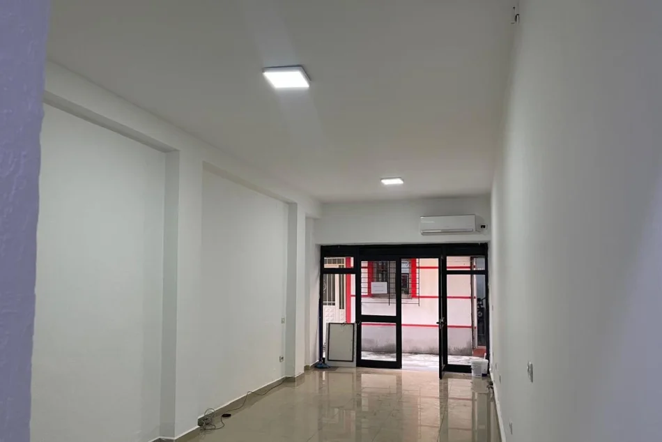 Tirane, jepet me qera ambjent biznesi Kati 0, 50 m² 500 € (Bulevardi Gjergj Fishta)