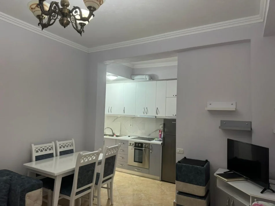 Tirane, jepet me qera apartament 1+1 , 70 m² 400 € (Rruga Xhanfize Keko)