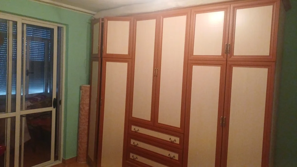 Tirane, jepet me qera apartament 1+1 Kati 3, 65 m² 400 € (Dhjetori)