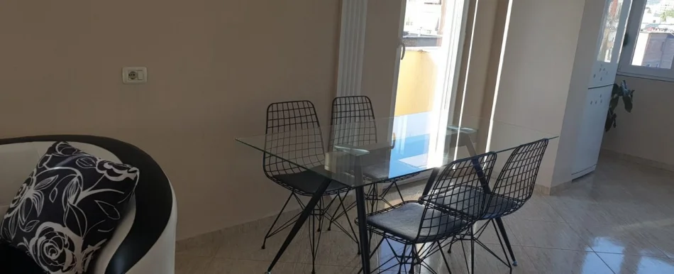 Tirane, jepet me qera apartament 1+1 Kati 5, 85 m² 420 € (Rruga Kongresi I Manastirit)